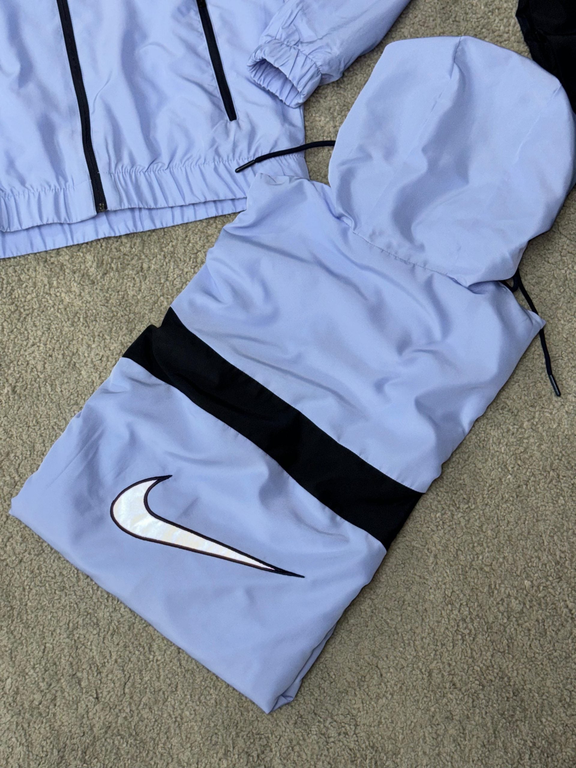 Chandal nike negro y morado