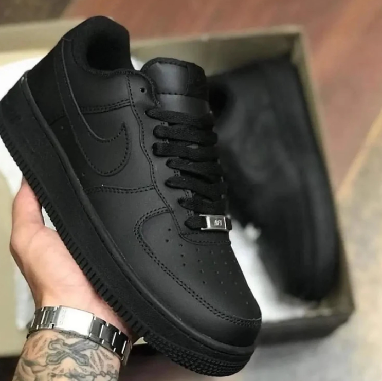 NIKE AIR FORCE 1 NEGRAS