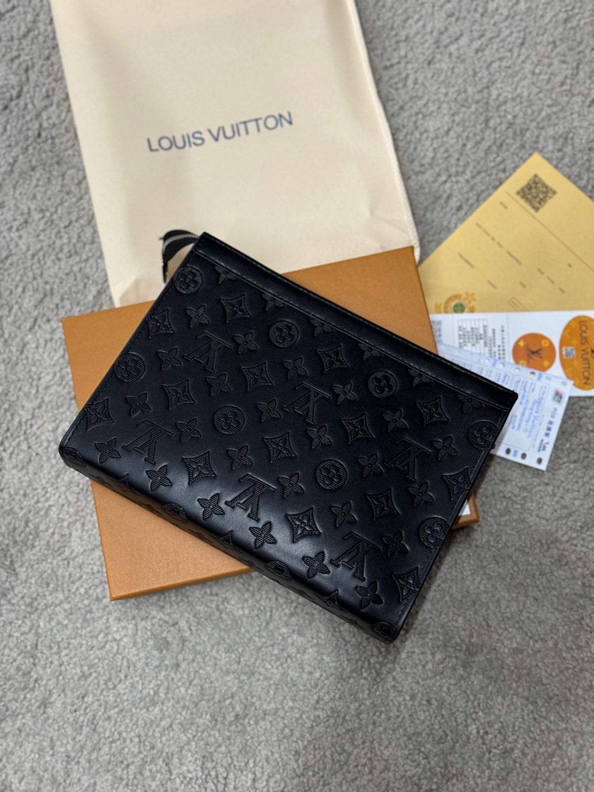 Bolso LOUIS VUITTON negro Hombre